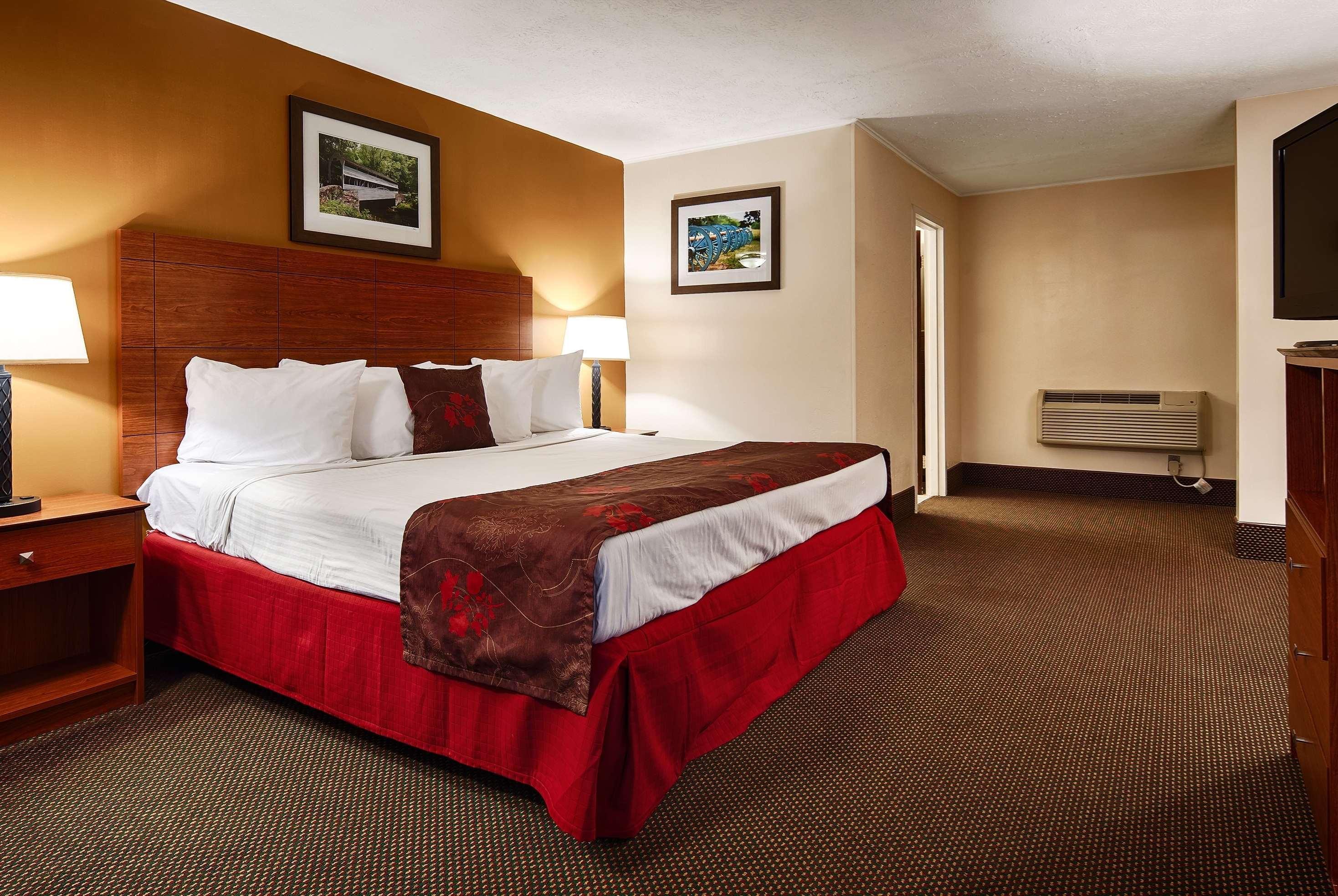 Days Inn By Wyndham Breezewood Exterior photo