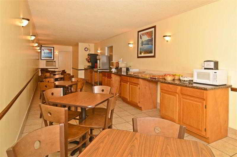 Days Inn By Wyndham Breezewood Exterior photo