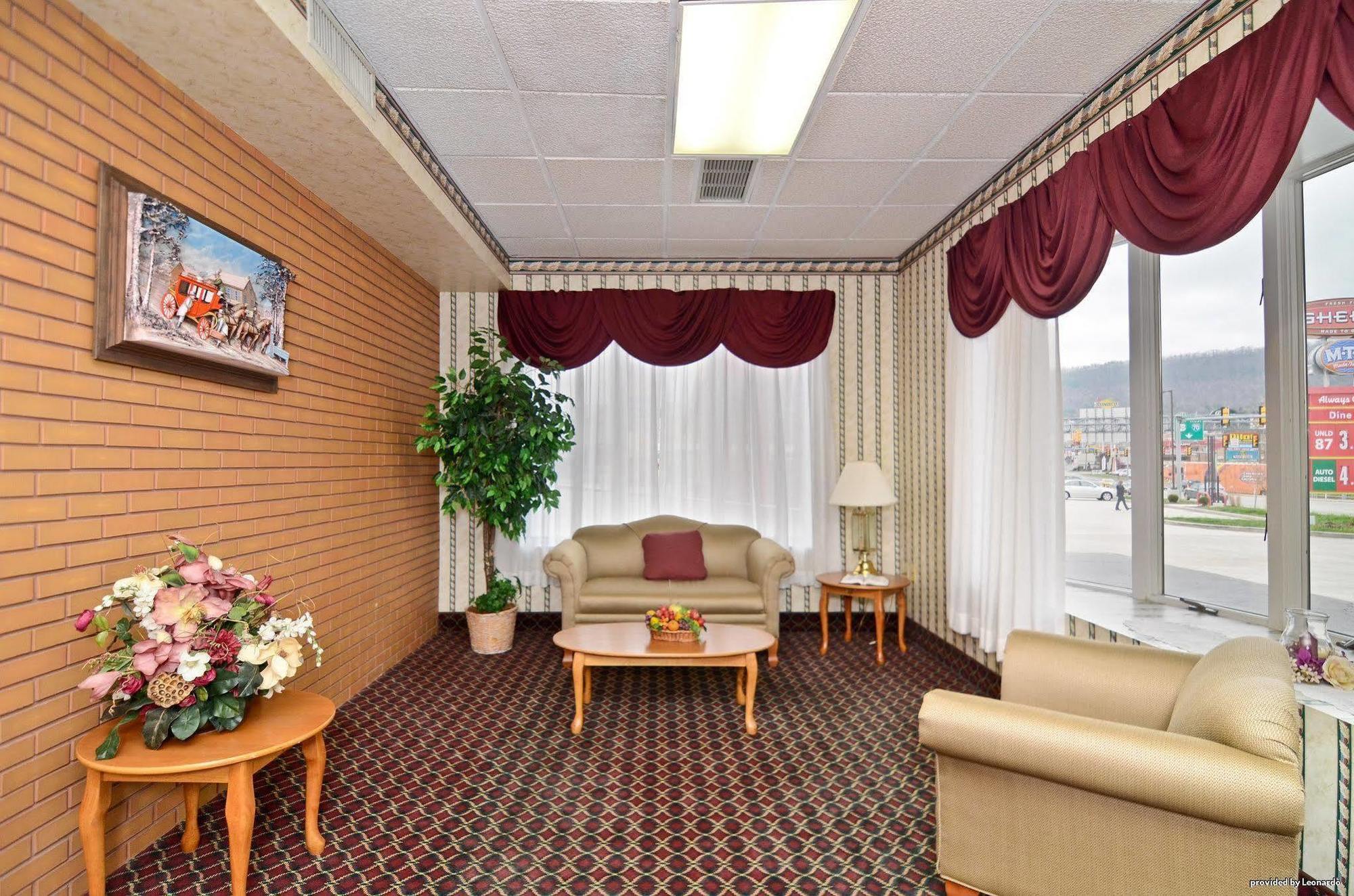 Days Inn By Wyndham Breezewood Exterior photo