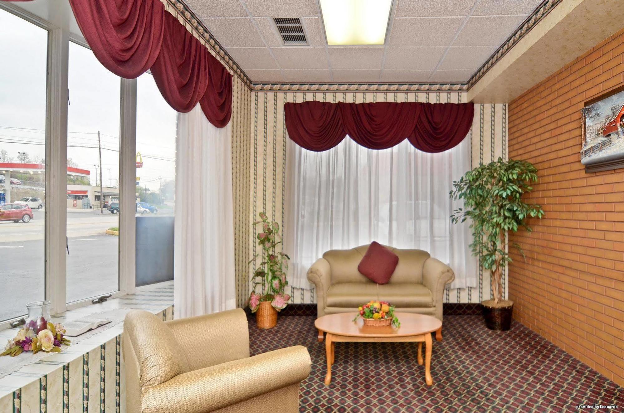 Days Inn By Wyndham Breezewood Exterior photo