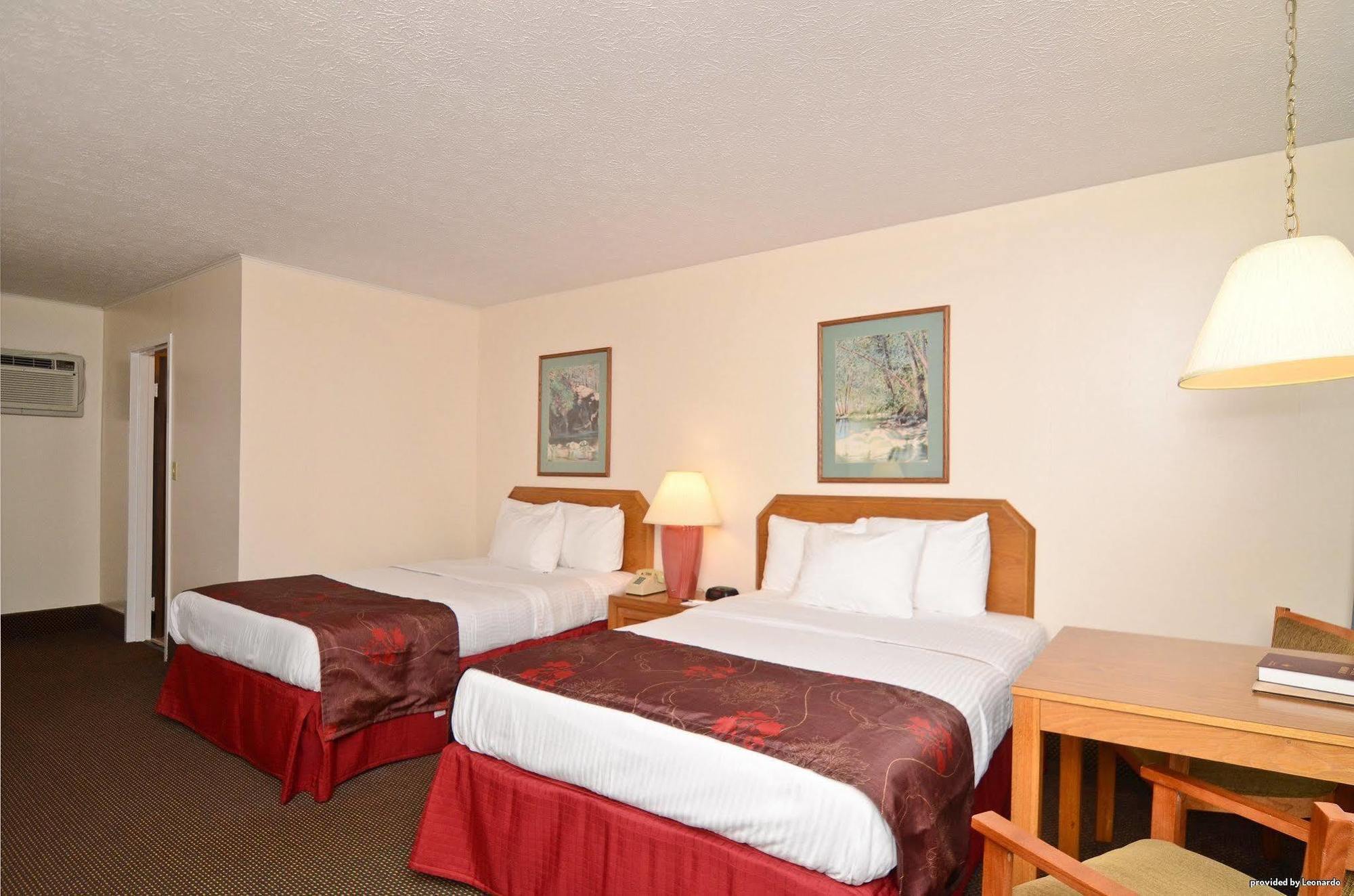 Days Inn By Wyndham Breezewood Exterior photo