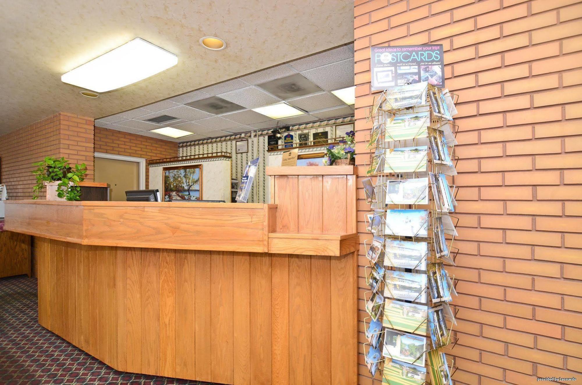 Days Inn By Wyndham Breezewood Exterior photo