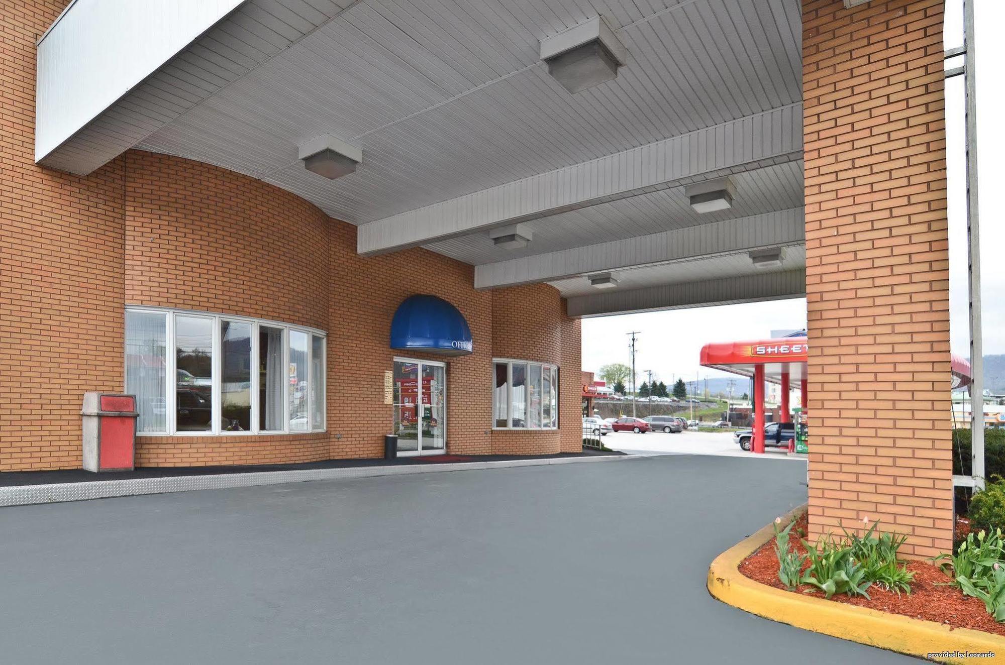 Days Inn By Wyndham Breezewood Exterior photo