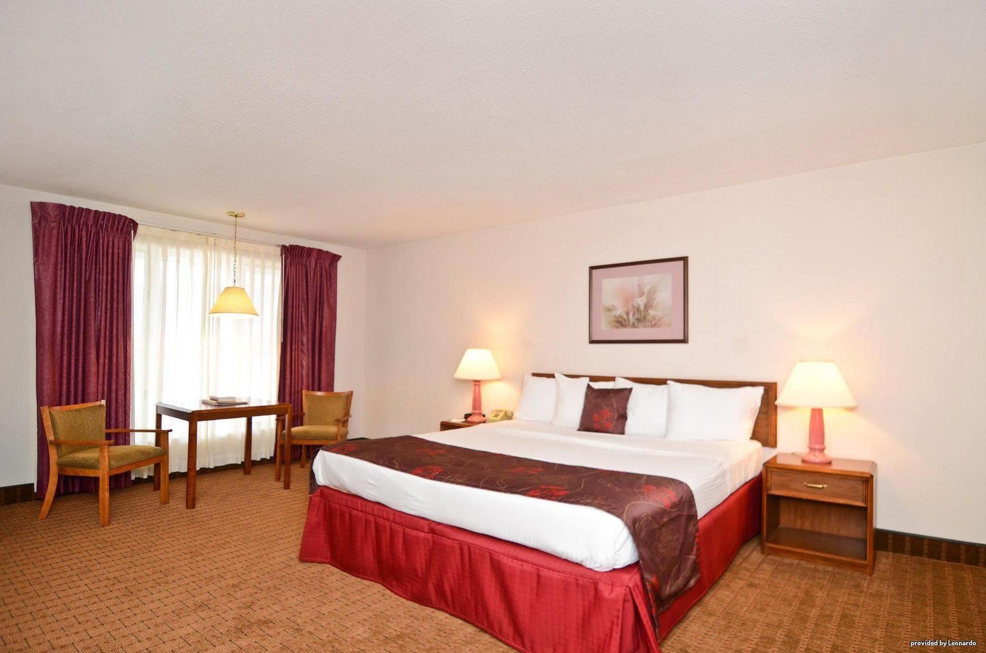 Days Inn By Wyndham Breezewood Exterior photo