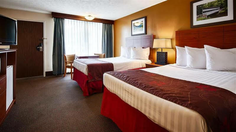Days Inn By Wyndham Breezewood Exterior photo